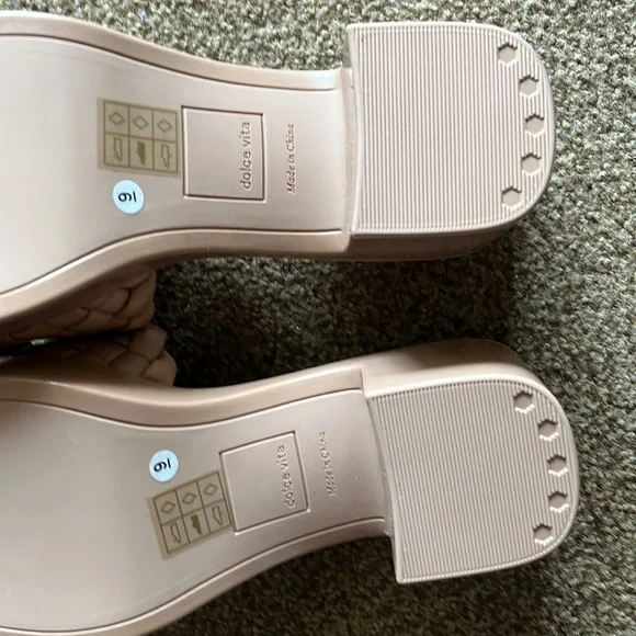 NWOT Dolce Vita Goldy Size 9 - Picture 10 of 16
